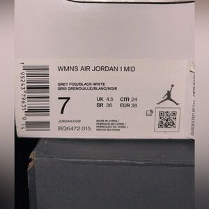 Air Jordan’s Dunk mid